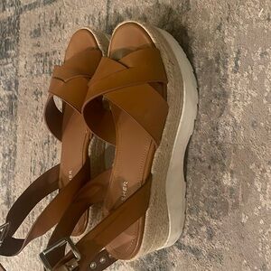 Almost new Marc Fisher platform sandals size 7 1/2